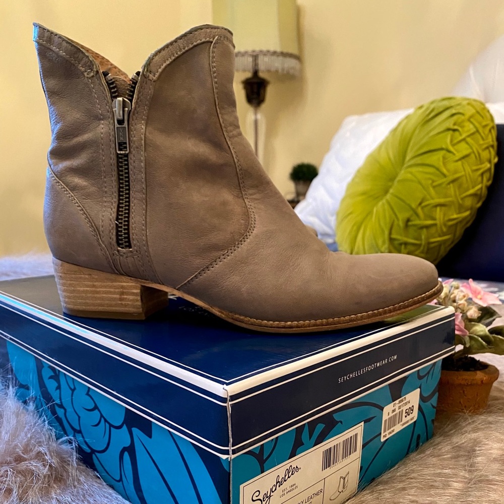 Seychelles Sz 9 gray ankle boot